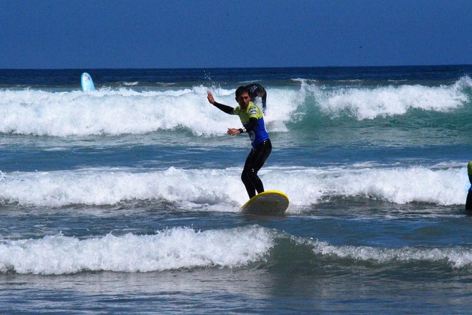 2-Hour Surfing Experience for Beginners in Famara - Getting to Escuela Zoopark Famara and Starting Off Right