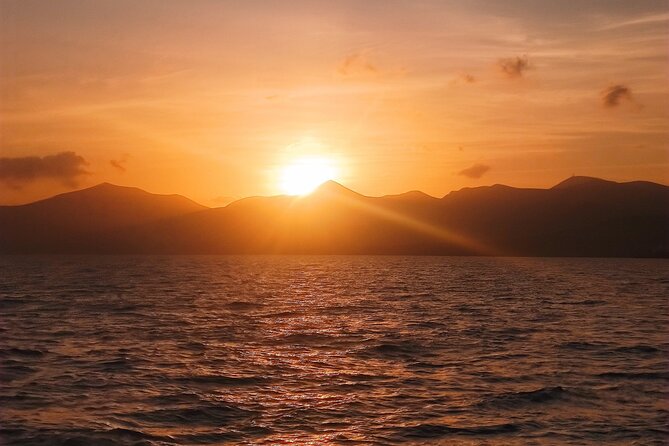 2hrs Dolphins Sunset Sailing Cruise With Drink - The real onboard value: mojito, snacks, and the sunset clock