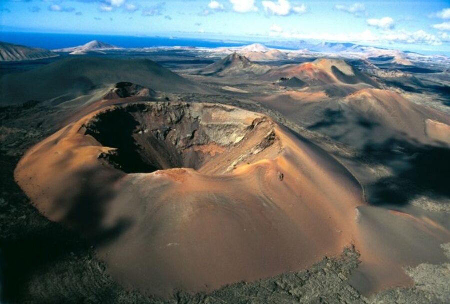 Arrecife/Playa Blanca: Timanfaya National Park Area Day Tour - Entering Timanfaya National Park: Steam Demonstrations and Priority Access