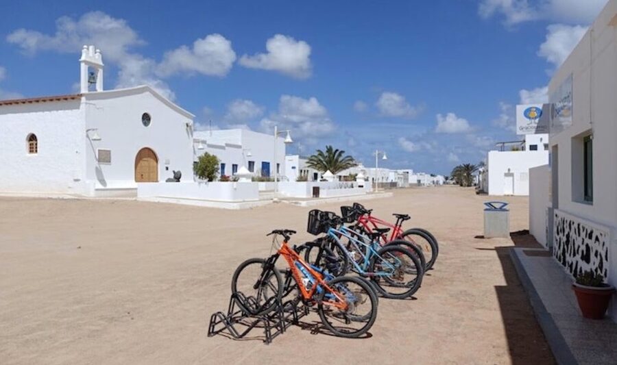 Bike Rental La Graciosa - La Graciosa by Bike: Why This 1-Day Route Works