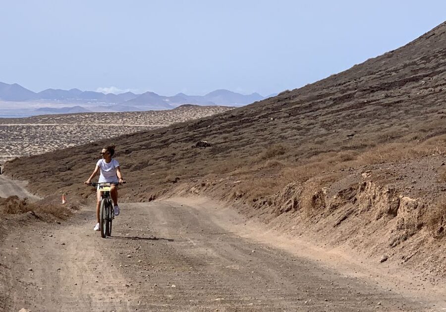 Bike Rental La Graciosa - Caleta del Sebo Start: Getting Oriented on a Small Island