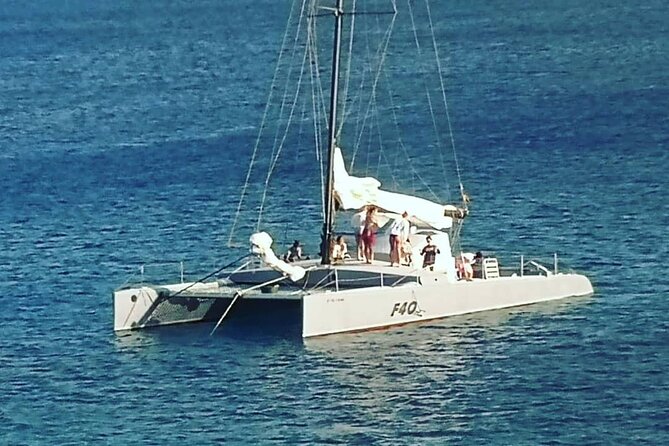 Catamaran F40 Lanzarote sailing - Anchoring off the coast: swimming and snorkeling without the scramble