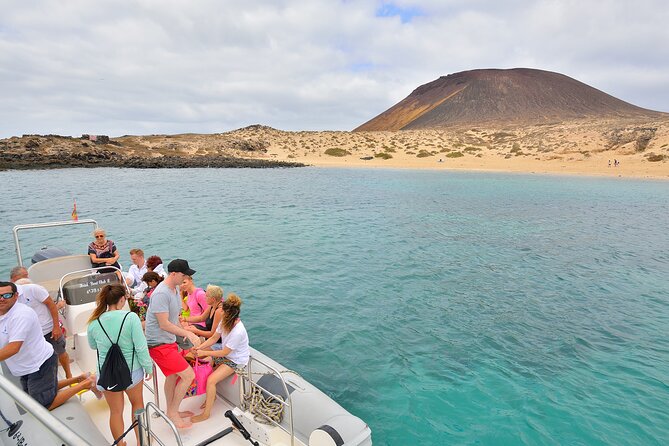 Catamaran Sailing Day To La Graciosa with Lunch - Isla de Graciosa: Champagne Snacks and Real Sailing Time