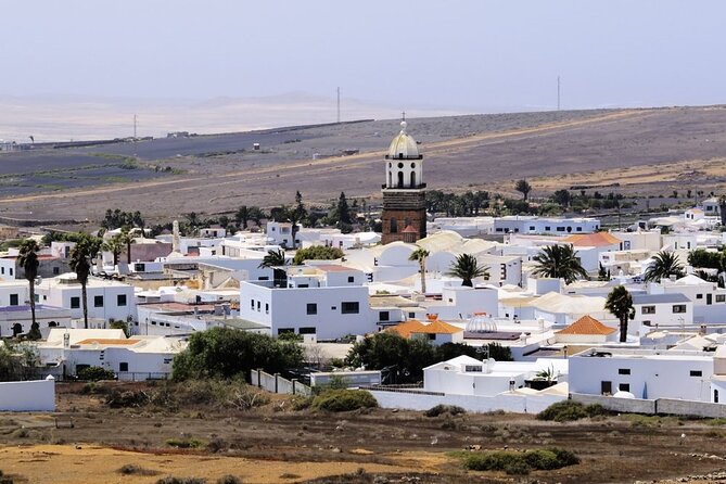 César Manrique: Northern Lanzarote Guided Tour - Lunch reality: plan for the 15-euro buffet stop