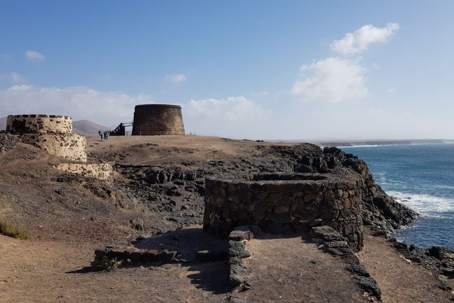 From Lanzarote: Day Trip to Fuerteventura and Corralejo - Guide quality and language setup: the difference between good and great