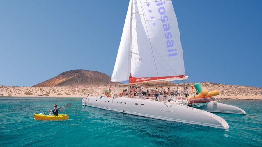 From Lanzarote: Sailing Day Trip Around La Graciosa - From Lanzarote to Órzola: the easy start