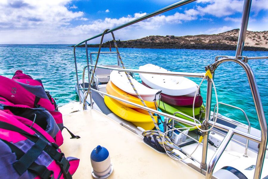 From Lanzarote: Sailing Day Trip Around La Graciosa - Cruising back toward Caleta de Sebo: time to reset and look around