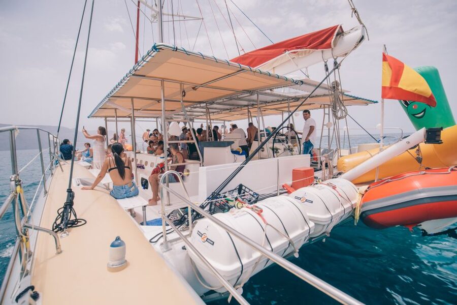 From Lanzarote: Sailing Day Trip Around La Graciosa - Who this La Graciosa sailing day trip is best for