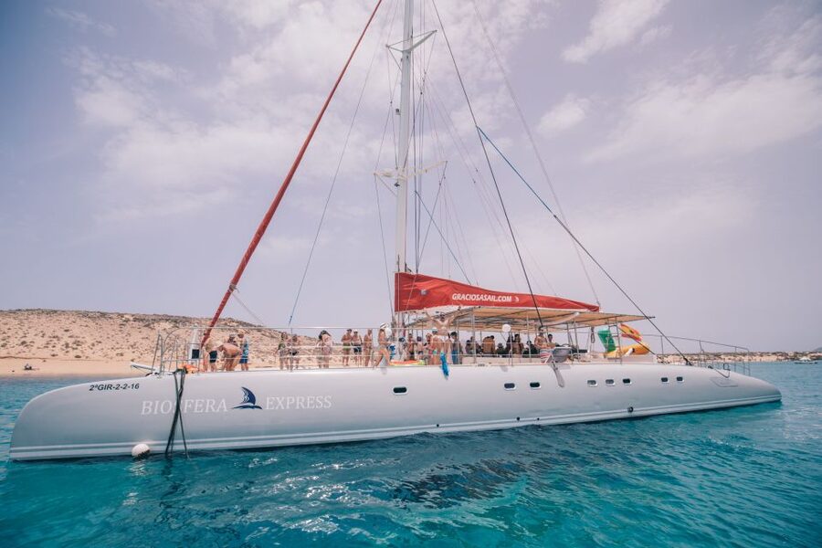 From Lanzarote: Sailing Day Trip Around La Graciosa - The ferry crossing to La Graciosa: where the scenery does the work