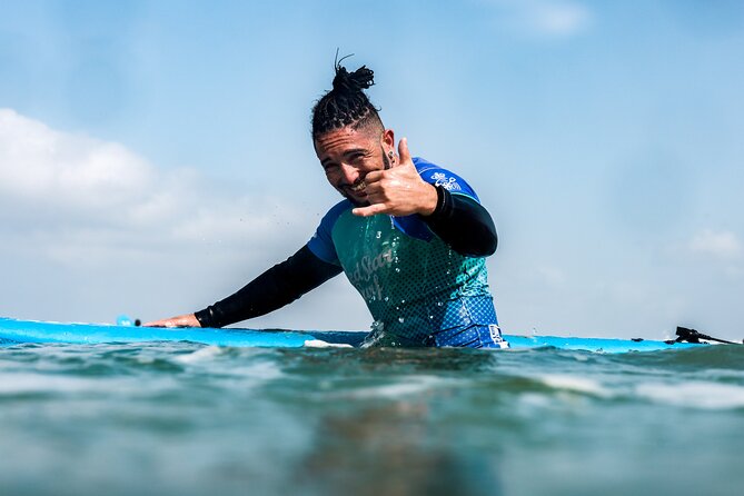 Full Day Surf Lesson for Beginners in Famara, Spain - Playa Famara at 10:00: how the lesson starts