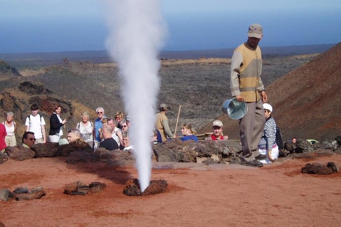 Full Day Tour to Timanfaya, Green Lagoon and La Geria - El Lago Verde at El Golfo: What to Expect From the Green Lagoon Stop