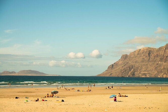 Group and private surf classes with a Certified Instructor in Lanzarote - Key things to know before you go