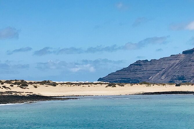 La Graciosa at your leisure (bus transfer and return ferry ticket) - Who should book this La Graciosa bus-and-ferry trip?