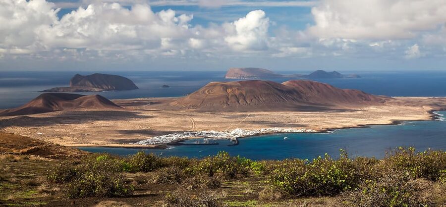 La Graciosa: Island Cruise with Lunch for Cruise Passengers - Why La Graciosa’s coast feels special on a catamaran day