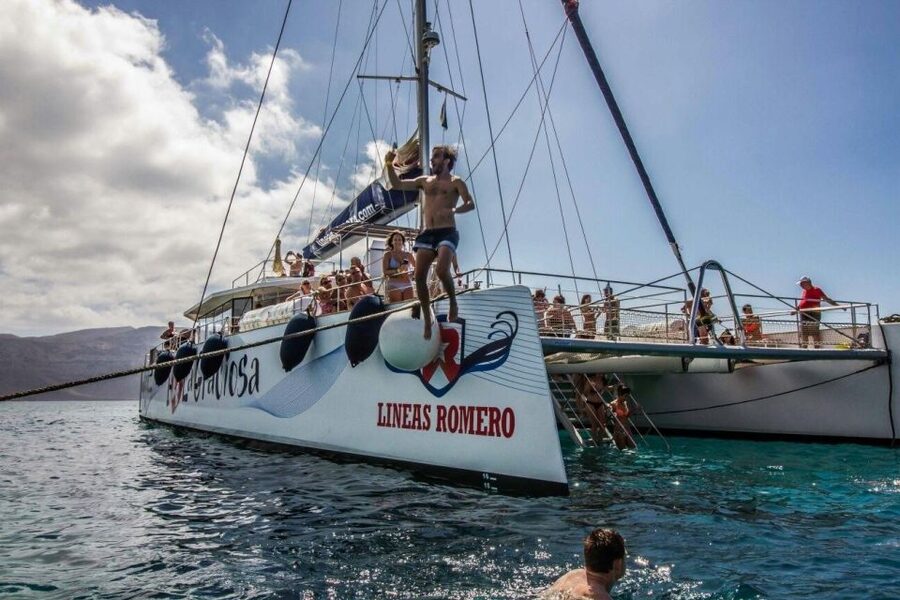 La Graciosa: Island Cruise with Lunch for Cruise Passengers - Órzola and the express ferry: a fast way to change scenery