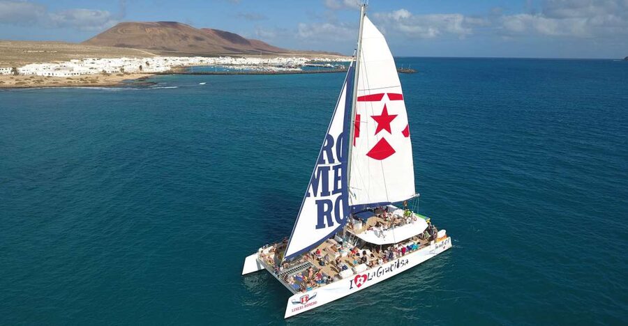 La Graciosa: Island Cruise with Lunch for Cruise Passengers - Marine reserve swimming and kayaking: how to enjoy the water without beach access
