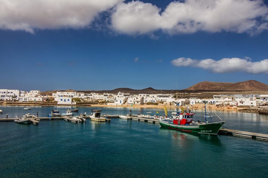 La Graciosa: Island Cruise with Lunch for Cruise Passengers - Marina Lanzarote pickup and the transport you should plan around