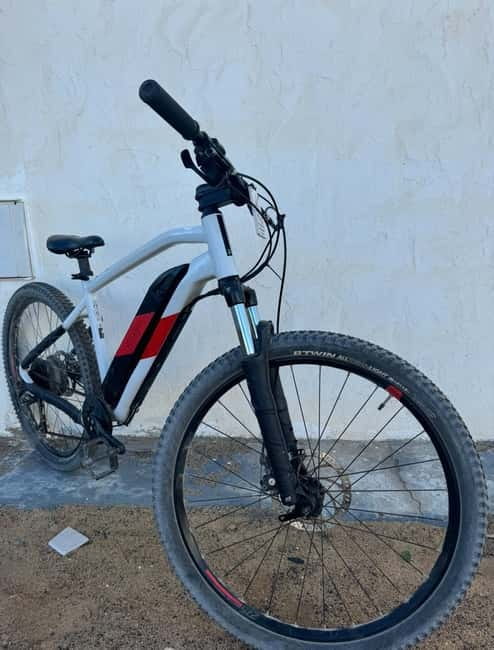 La Graciosa: Rent your ELECTRIC BIKE and explore the island at your own pace. - Las Conchas beach: the views are the payoff, but bathing can be risky