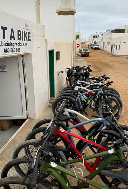 La Graciosa: Rent your ELECTRIC BIKE and explore the island at your own pace. - The pickup experience with BICIS LA GRACIOSA AARON