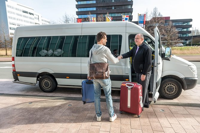 Lanzarote Airport Arrival Transfer (Airport to Playa Blanca Hotels or Address) - Finding your driver: the one-hour waiting window
