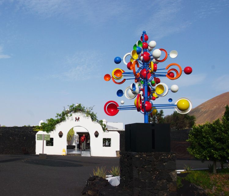 Lanzarote: César Manrique & Teguise Market from Cruise Port - Price and value: what $41 buys you in real time