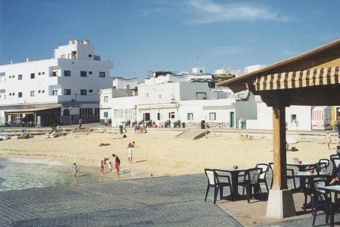 Lanzarote:Ferry ticket to Fuerteventura with free wifi - Open-air vs covered seating: how to choose based on weather