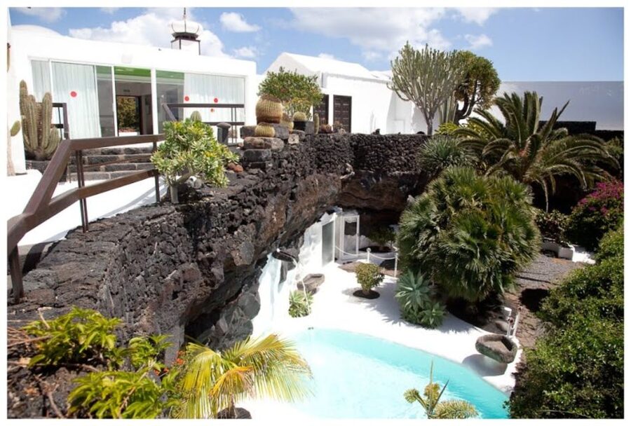 Lanzarote: Full Day Bus Tour with Scenic Views - Getting on the Bus: Pickups, Seat Strategy, and Comfort