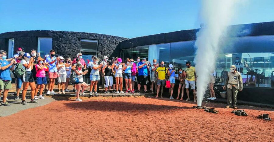 Lanzarote: Full-Day Island Highlights Tour - Key moments you’ll feel right away