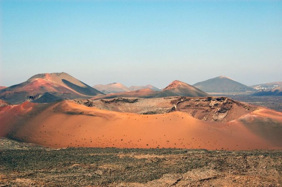 Lanzarote: Guided Day Trip to Timanfaya Park & Lago Verde - Islote de Hilario and Montañas del Fuego: The Heat Gets Demonstrated