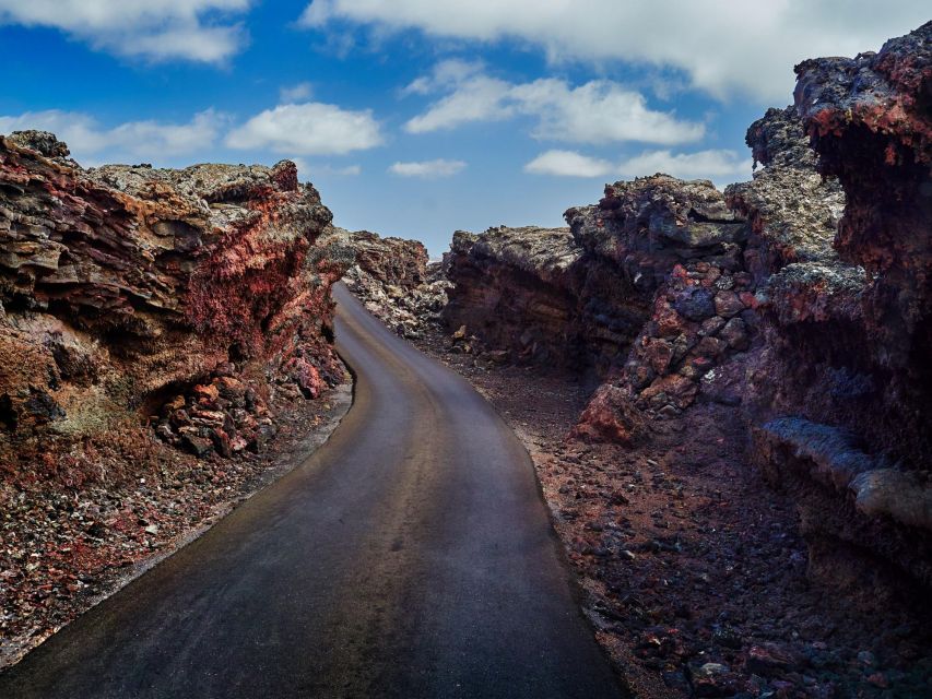 Lanzarote: Guided Day Trip to Timanfaya Park & Lago Verde - La Geria Wine Tasting: Small Pour, Big Views