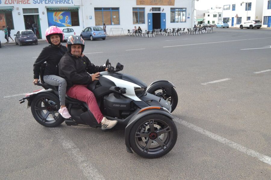 Lanzarote: Guided Tour on a Ryker - The South Route: El Monumento del Campesino, La Geria, Uga, and Los Hervideros