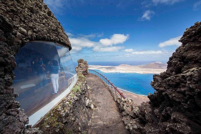 Lanzarote Highlight Tour - Why This Lanzarote Combo Works: Volcano Surface to Cave World