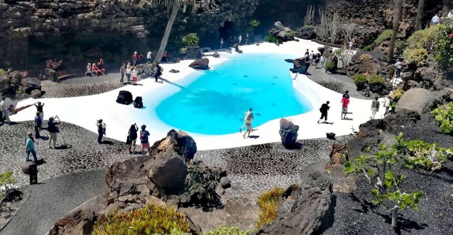 Lanzarote: Jameos del Agua & North Island for Cruise Guests - Famara Cliff viewpoint: your 500-meter photo stop over La Graciosa
