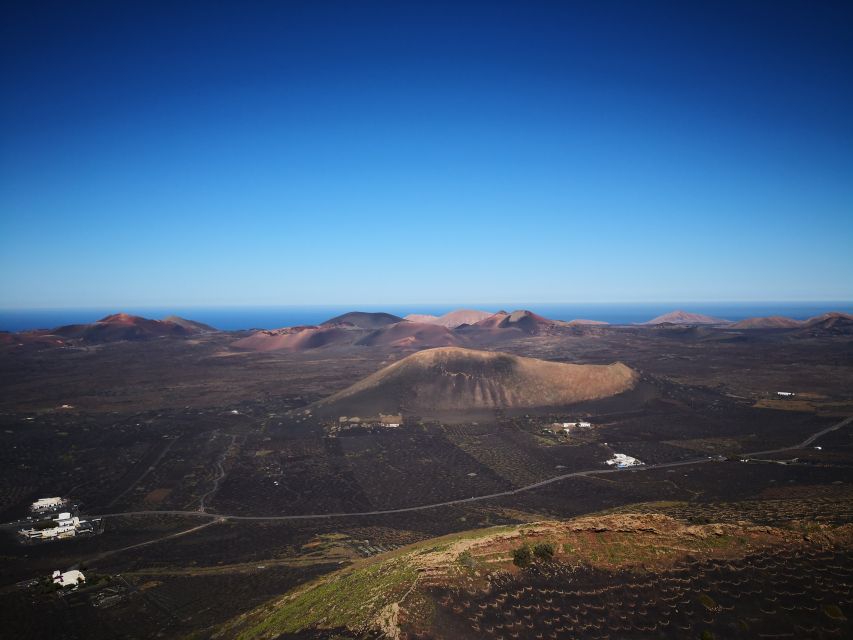 Lanzarote: La Geria Vineyards Hiking Tour - The 9-kilometer hike: viewpoints, wind, and a climb that feels bigger than it looks