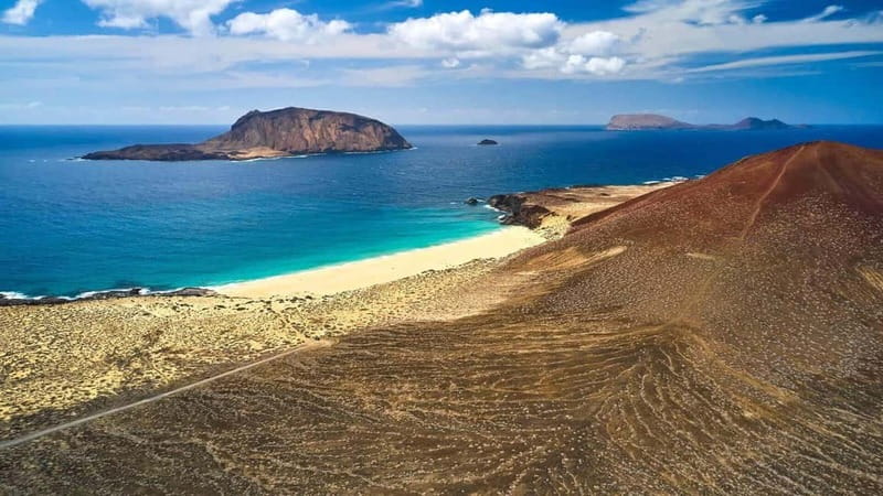 Lanzarote: La Graciosa Complete Jeep Tour with Beach Time - A smart local add-on: where to eat after the tour