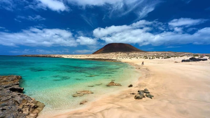 Lanzarote: La Graciosa Complete Jeep Tour with Beach Time - Playa de las Conchas and Playa Ambar: golden sand with a calmer pace