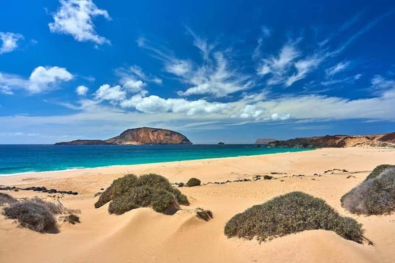 Lanzarote: La Graciosa Complete Jeep Tour with Beach Time - Playa de la Francesa and Montaña Amarilla: your flexible beach day