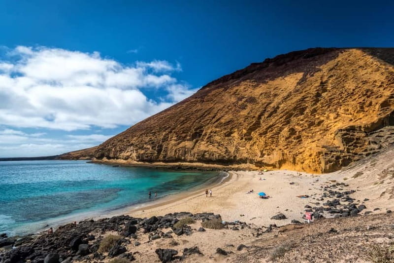 Lanzarote: La Graciosa Complete Jeep Tour with Beach Time - Guide experience: Andres Will, Spanish commentary, and managing expectations