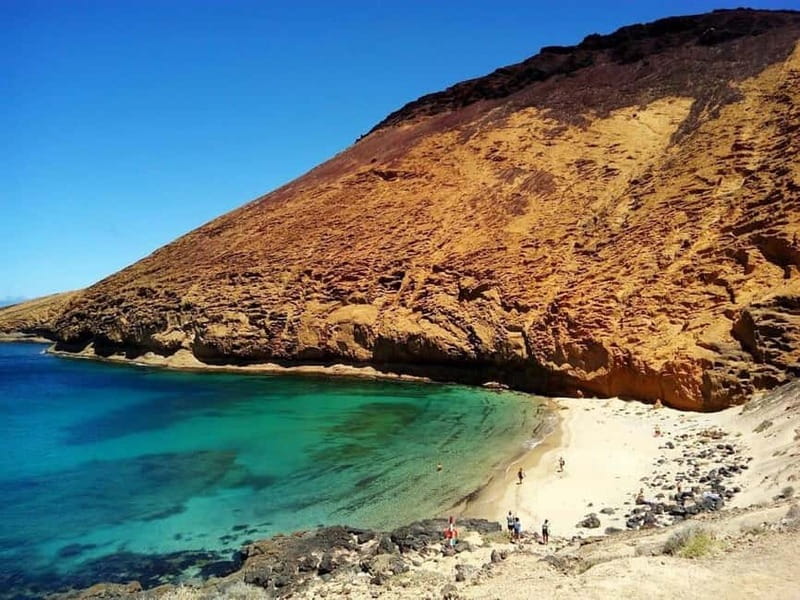 Lanzarote: La Graciosa Complete Jeep Tour with Beach Time - Pedro Barba and the volcanic arches: the stop that makes the island click