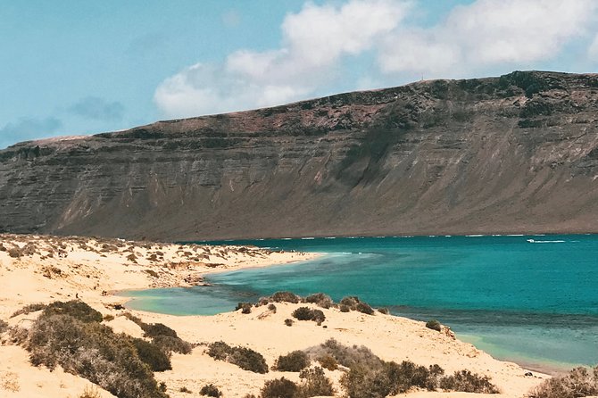 Lanzarote: La Graciosa island cruise with lunch and water activities - Playa de la Francesa: swimming, snorkeling, and kayaking time