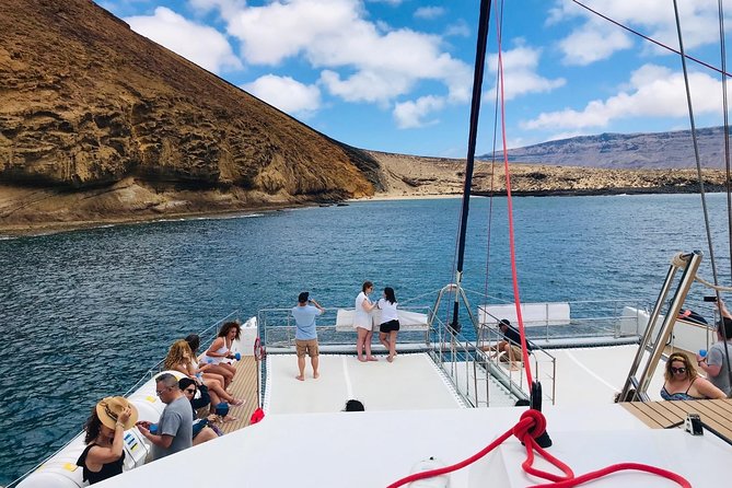 Lanzarote: La Graciosa island cruise with lunch and water activities - Kayak and snorkel gear: what you get and how to make it work