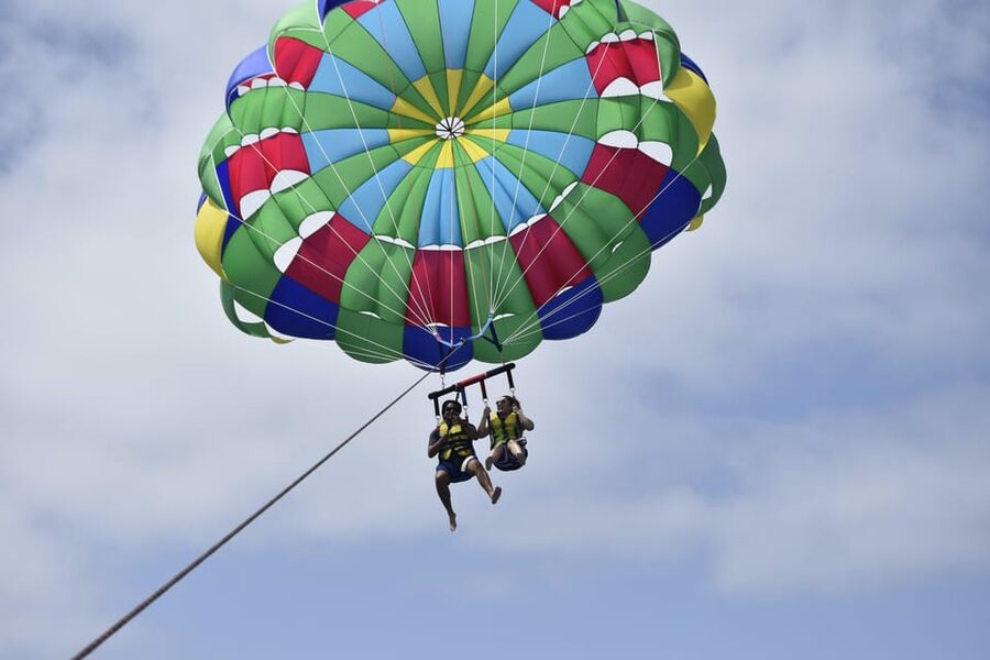 Lanzarote: Parasailing Adventure in Puerto del Carmen - The 10-minute parasailing flight: altitude, views, and what you actually do up there