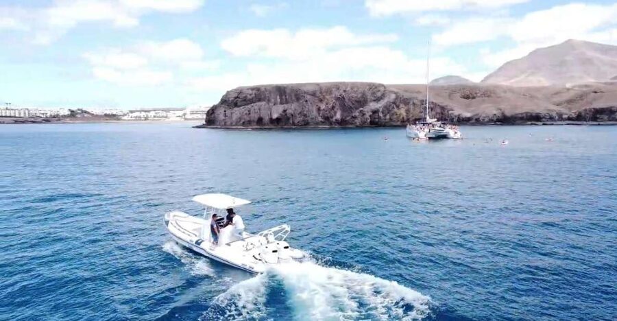 Lanzarote: Private boat Trip 2:30h - Coastline Views Beyond the Beach Stop: Playa Quemada and Los Ajaches