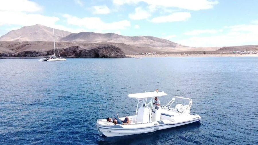 Lanzarote: Private boat Trip 2:30h - Optional Wakeboard: Fun Add-On, Not a One-Size Fit-All Extra