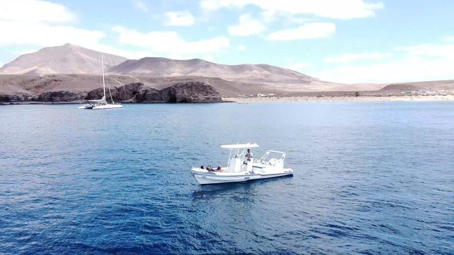 Lanzarote: Private boat Trip 2:30h - From Puerto Calero to Papagayo Beach: Riding the Coast Like a Local