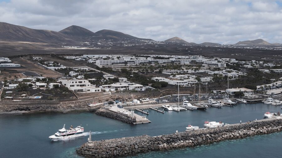 Lanzarote: Puerto del Carmen & Puerto Calero Boat Transfer - Onboard Comfort: Seats, Toilets, and the On-Boat Bar