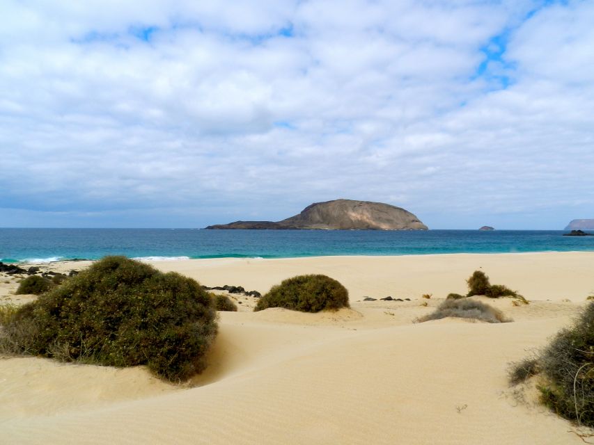 Lanzarote: Return Ferry to La Graciosa with Bus Pickup - Who this day trip fits best (and who should skip it)