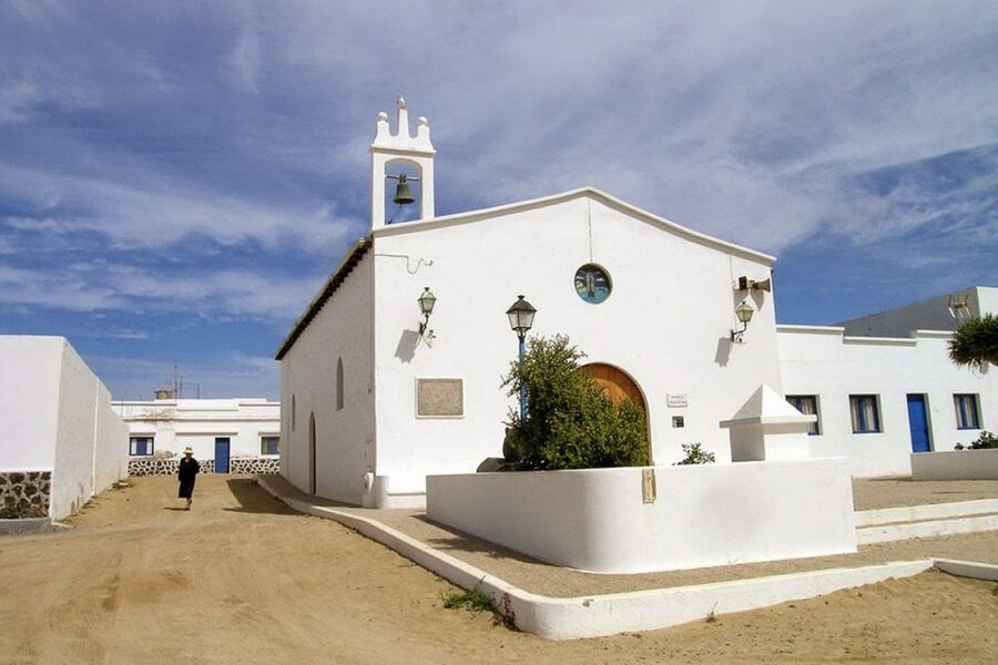 Lanzarote: Roundtrip Ferry Transfer to La Graciosa - Beaches and swimming in the marine reserve