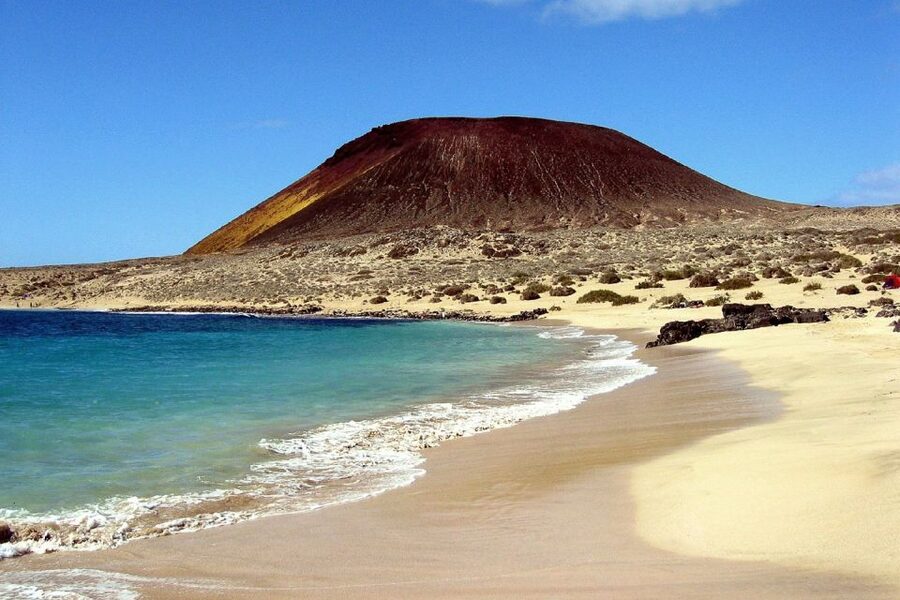 Lanzarote: Roundtrip Ferry Transfer to La Graciosa - Bike rentals, taxi jeep tours, and meal time choices