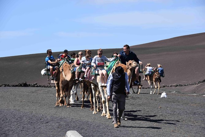 Lanzarote South Tour with Timanfaya Entrance - El Lago Verde / Charco de los Clicos: The Green Lake Moment